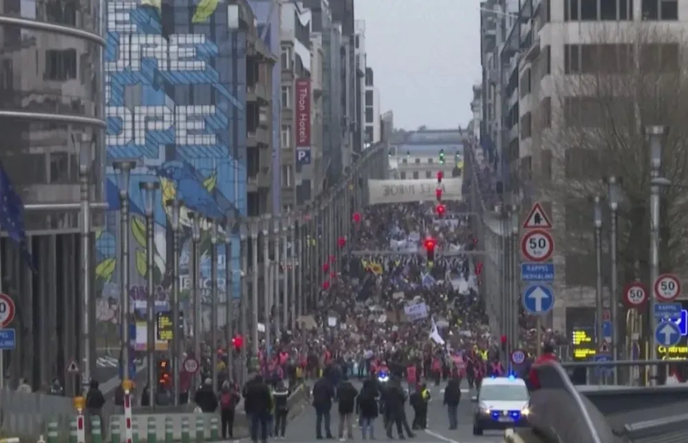 Thousands of climate change activists march in protest in Brussels