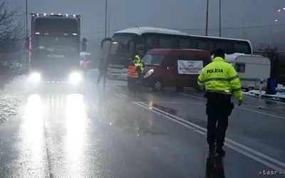 650 trucks in line at the border from Slovakia due to the blockade of truckers