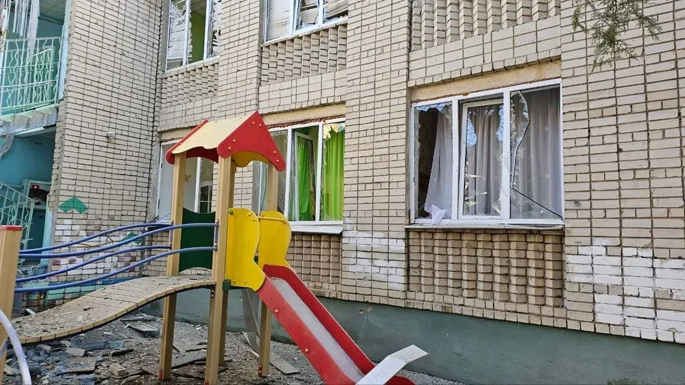 russian-army-attacks-kindergarten-in-kherson-one-wounded