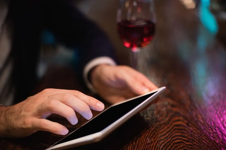 Artificial intelligence will be able to detect "fraudulent" wines - Guardian