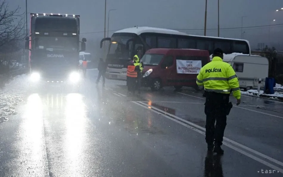 Движение грузовиков на границе со Словакией разблокировано