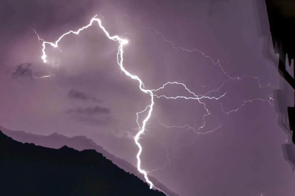 a-lightning-strike-in-tanzania-killed-six-people-five-more-were-injured