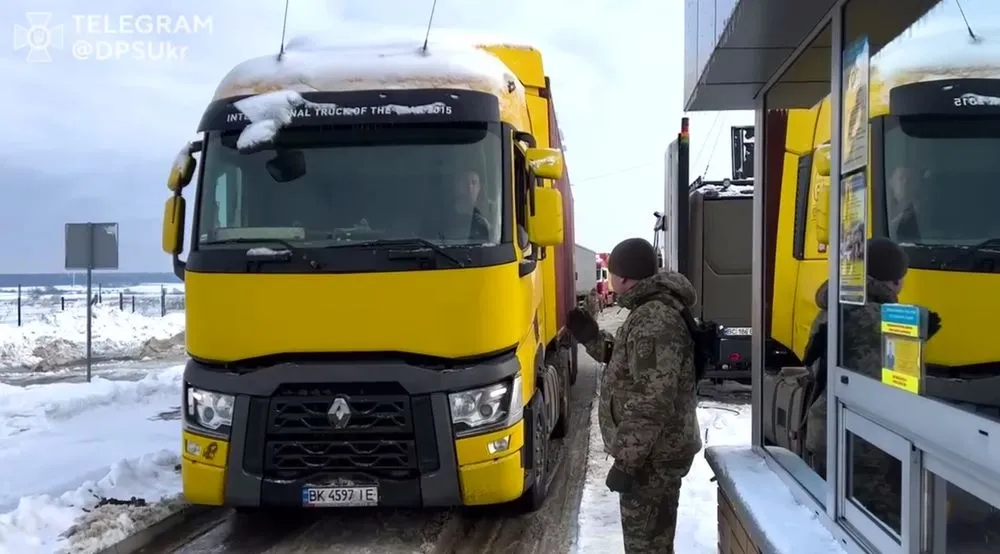 Blockade on the border with Poland: 110 empty trucks were allowed to enter Uhryniv for more than a day