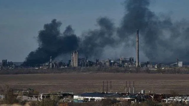 Под Авдеевкой враг пытается перерезать дорогу в Степовом и любой ценой захватить коксохим - Барабаш