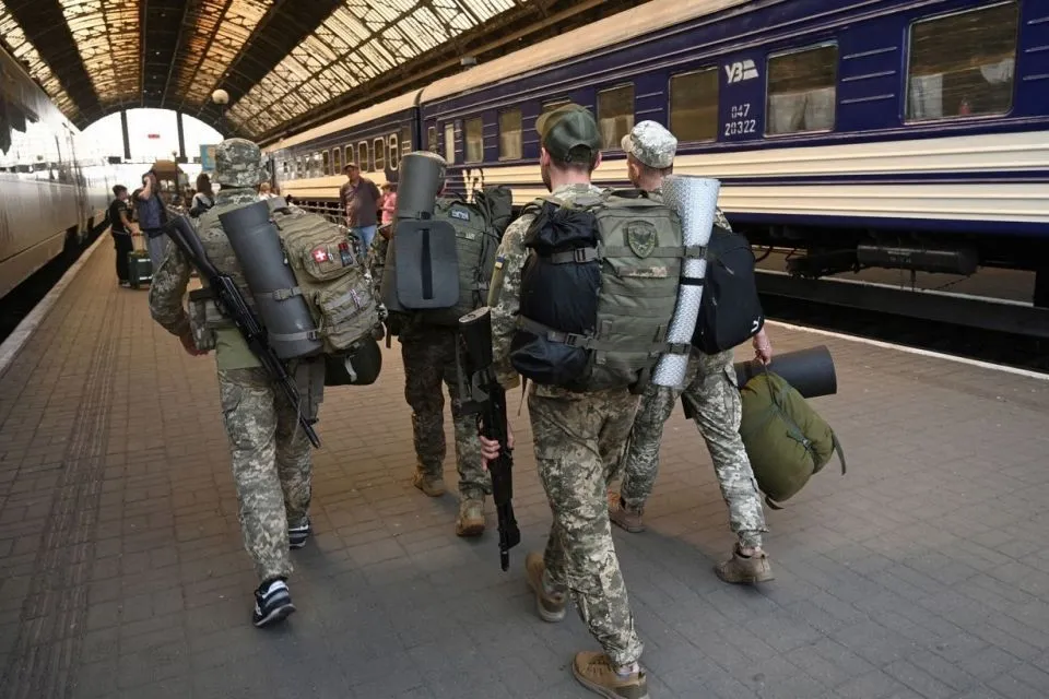 Ukrzaliznytsia has launched a ticket ordering service for the military