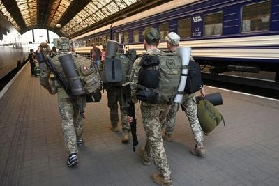 "Укрзализныця" запустила сервис заказа билетов для военных