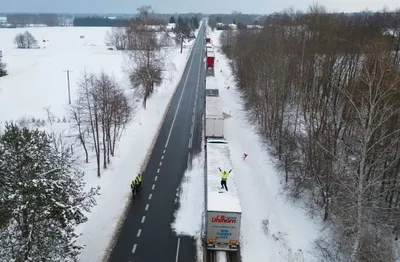 Blockade of Polish truckers delays volunteer military aid to Ukraine - Reuters