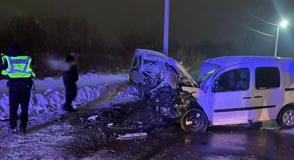 Во Львове произошло столкновение двух автомобилей "Рено": один из водителей получил телесные повреждения, его госпитализировали