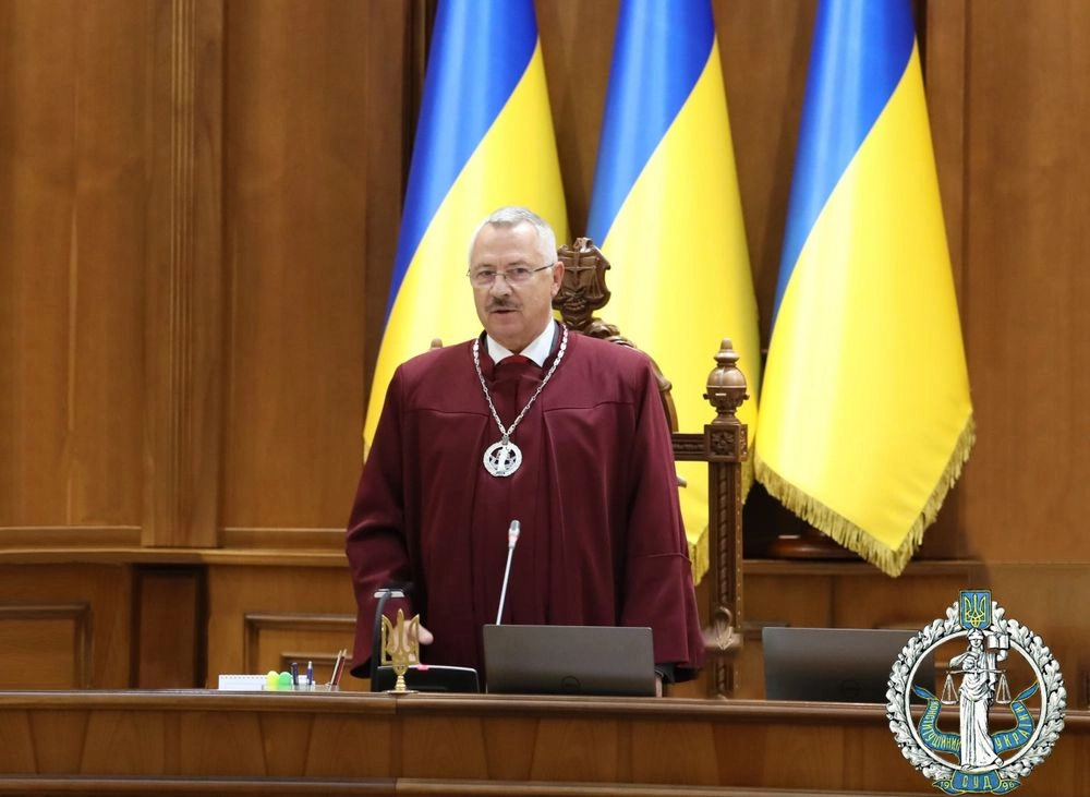 В.о. голови КСУ Головатий не з'явився до суду після складення на нього протоколу про корупцію