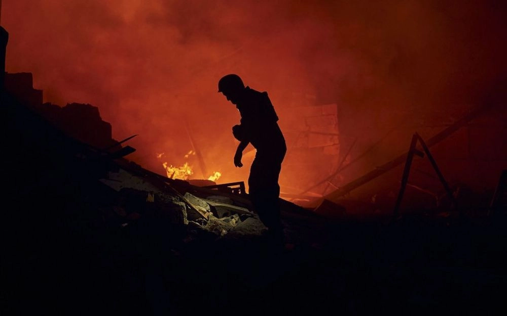 В Керчи прогремели взрывы: возник пожар на газопроводе, затем пропал свет