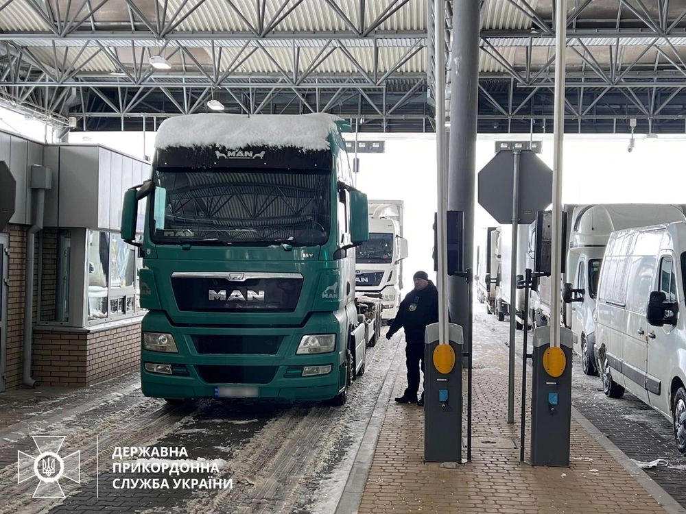 Протест на границе с Польшей: до 100 пустых грузовиков пропустили на "Угринове" за сутки, в очереди около 270