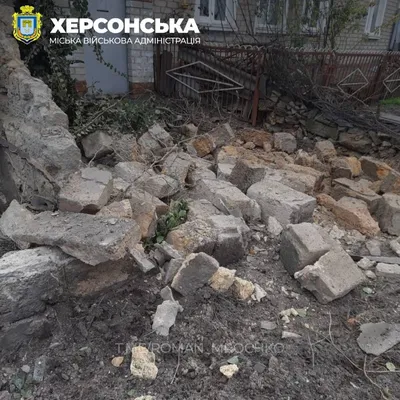 Накануне вечером россияне атаковали Херсон: в городе разрушены жилые дома и предприятия, есть раненые
