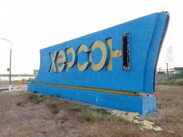 Russian army strikes at central part of Kherson: an elderly man is injured