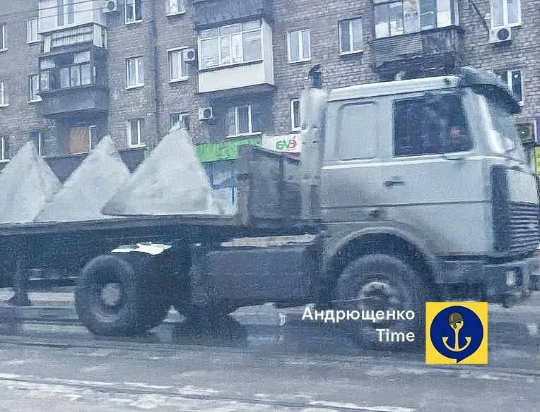 russians-are-bringing-concrete-dragons-teeth-to-the-north-of-donetsk-region-andriushchenko