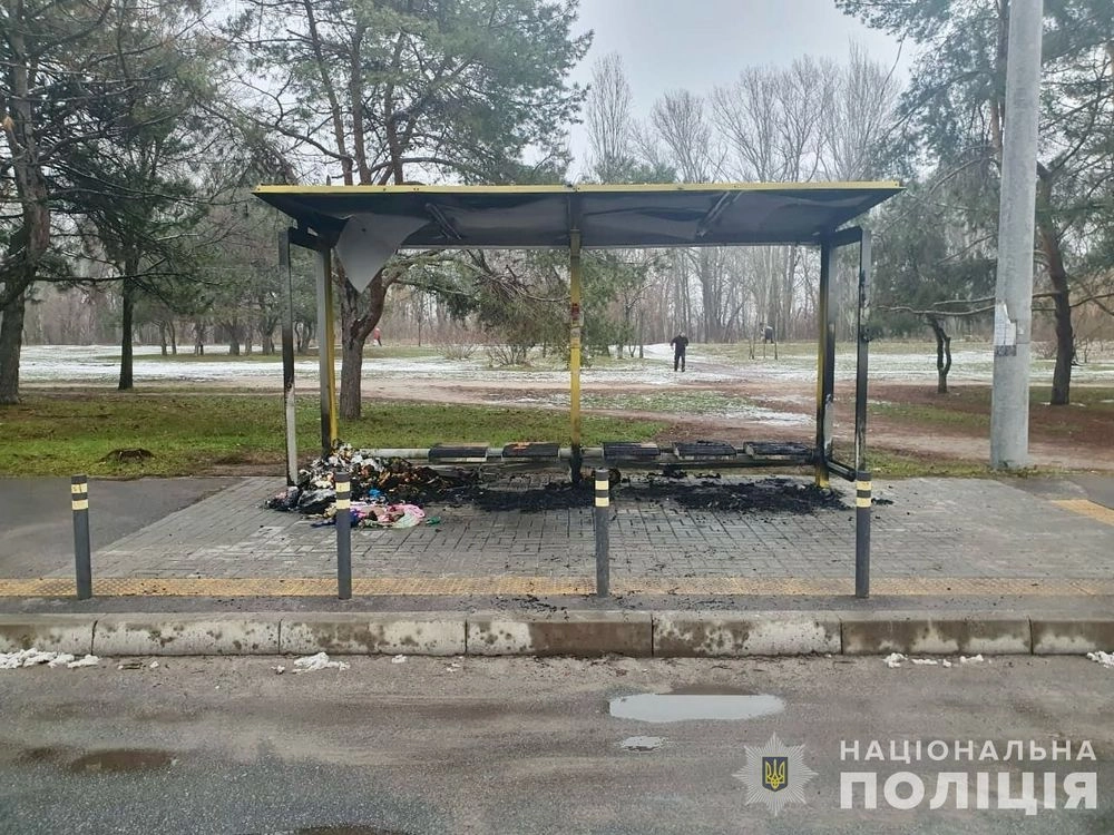 В Днепре сгорел мемориал памяти о погибших от атаки рф 