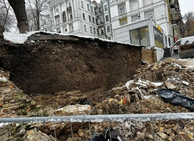 Смертельний обвал під час ремонту опорної стіни в столиці: в Печерській РДА розповіли деталі 