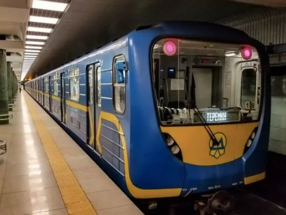 В Киеве начало подтапливать еще одну станцию метро: что известно 
