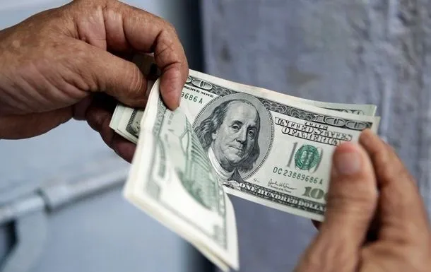 Нацбанк вперше в історії підняв офіційний курс долара вище 37 грн