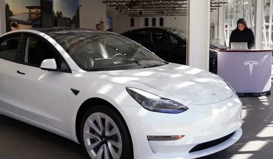 tesla-recalls-more-than-2-million-cars-due-to-serious-problems-with-autopilot