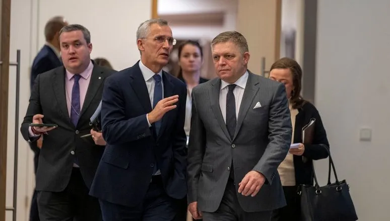 "Припинення військової допомоги Києву продовжить війну": Столтенберг на зустрічі зі словацьким прем'єр-міністром Фіцо