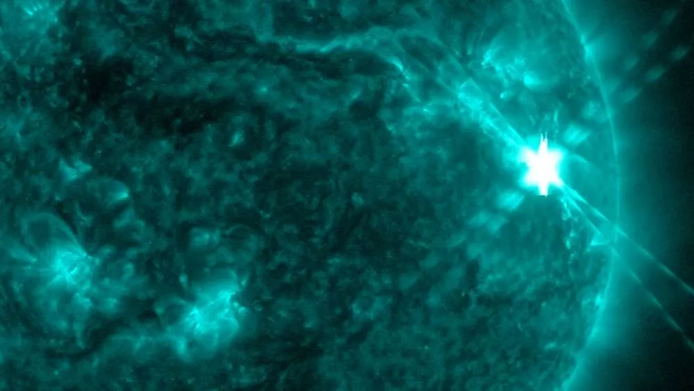 The Sun is entering an active phase: today's solar flare was the most powerful in the last 6 years
