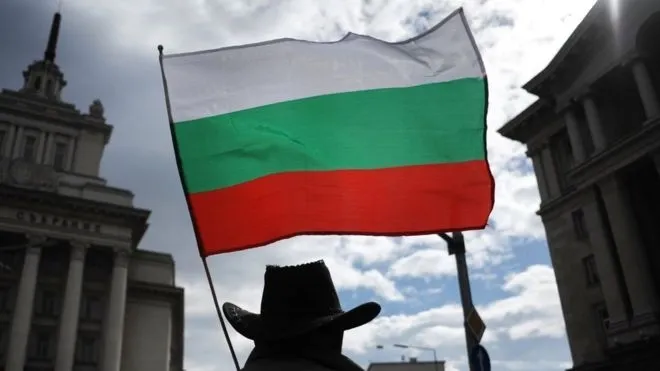 В Болгарии пророссийские партии заблокировали работу парламента из-за демонтажа памятника советской армии в Софии