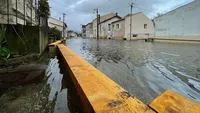 У Франції, через ризик повені, евакуйовано в'язницю міста Сент