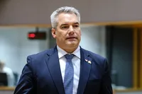 Канцлер Австрии пропустил ключевое обсуждение по санкциям ЕС против рф, выйдя из зала - Politico