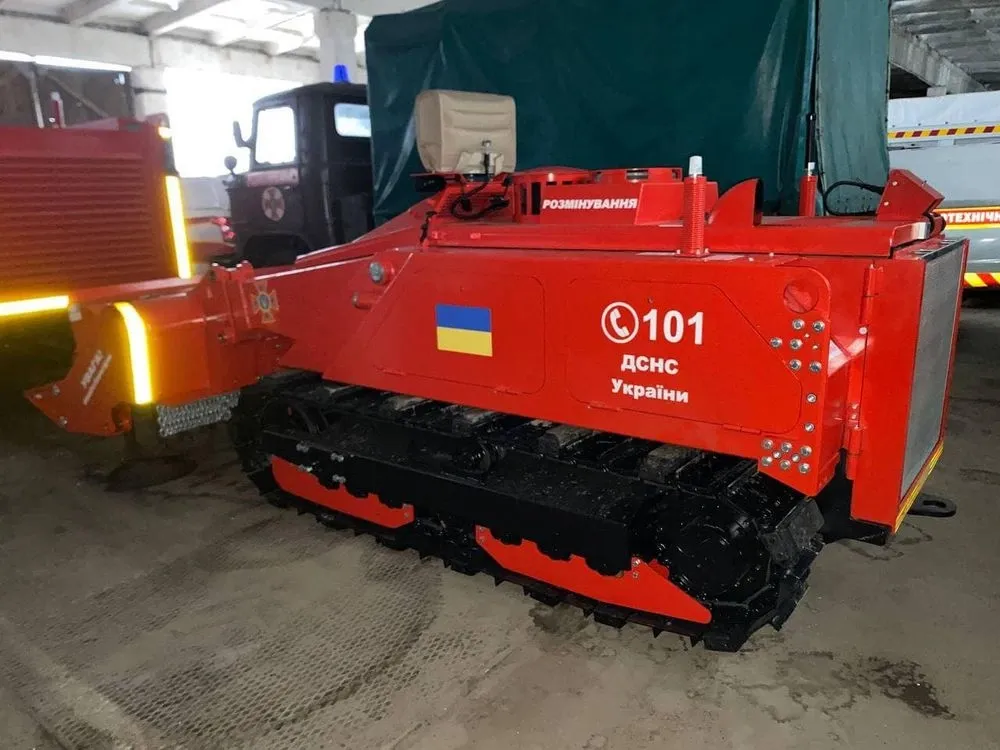 south-korea-hands-over-10-more-unmanned-vehicles-for-demining-to-ukraine