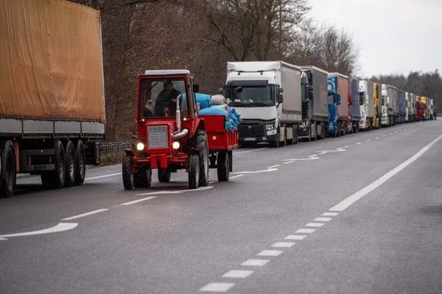 Польский суд разрешил перевозчикам возобновить блокаду на границе 