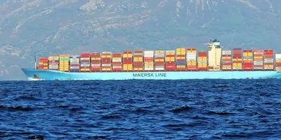Атаки хуситів на кораблі: Червоним морем припиняють возити вантажі