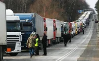 "Ягодин - Дорогуск": за сутки там пересекает границу по 1,2 тыс. грузовиков, в очереди 2 тыс.