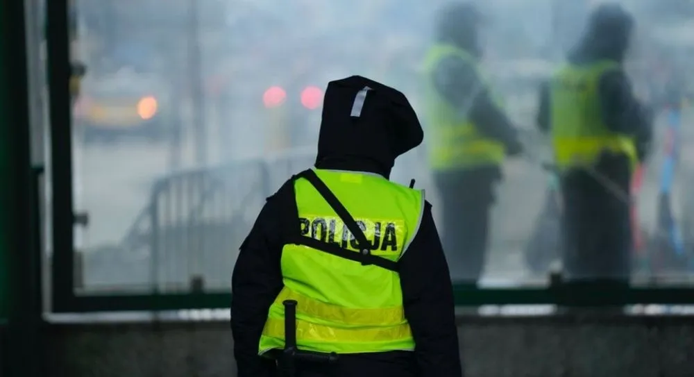 Польського політика затримали за погрозу підірвати парламент