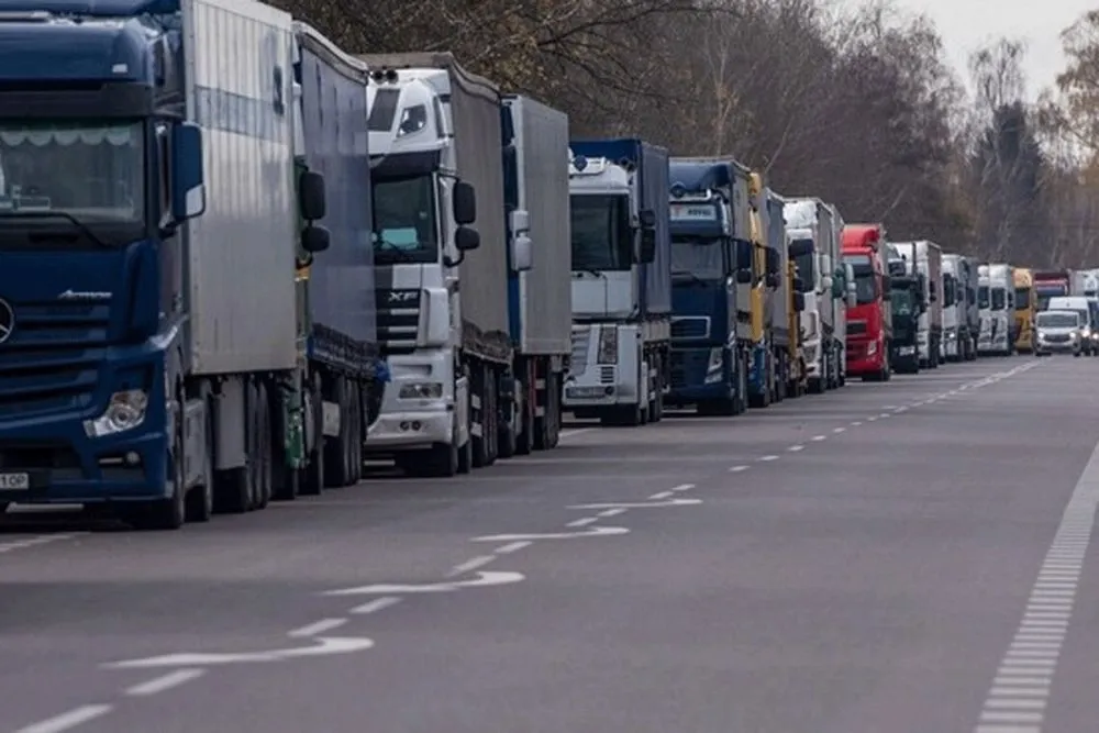 more-than-two-thousand-trucks-are-waiting-in-line-at-three-checkpoints-on-the-border-with-poland