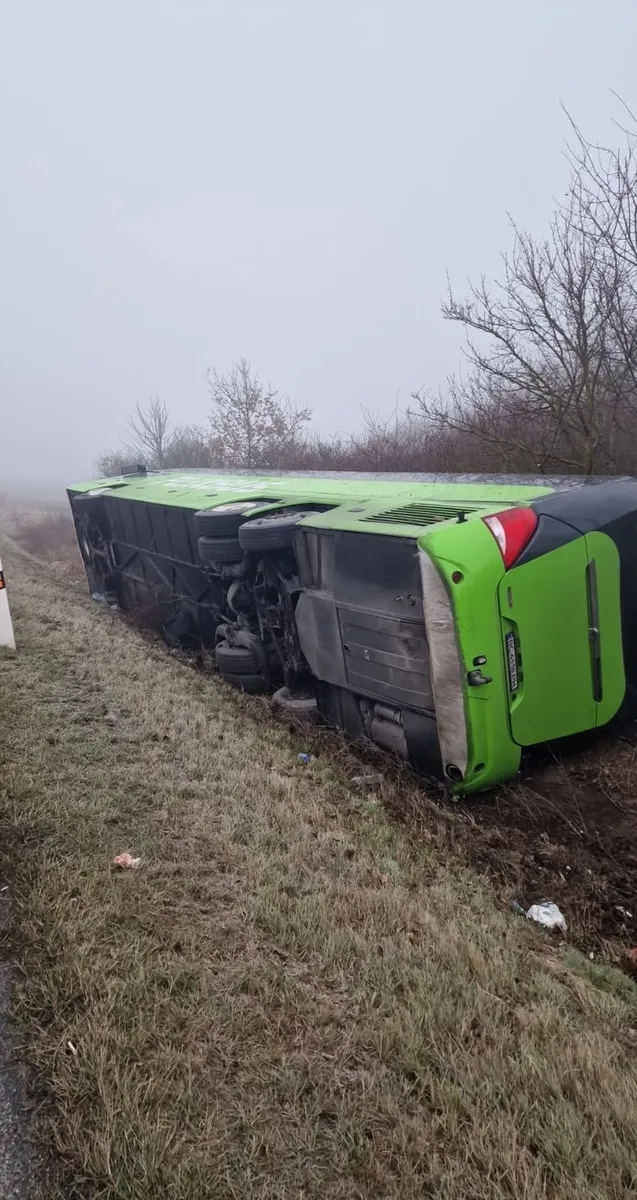 a-bus-from-ukraine-overturned-in-slovakia-there-were-53-passengers-in-the-cabin