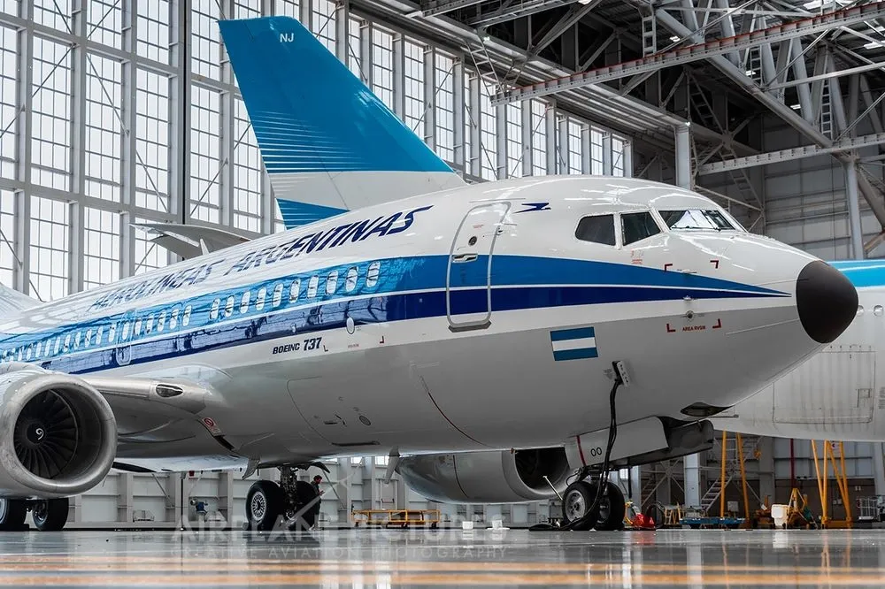 Boeing circled the runway amid a storm in Argentina