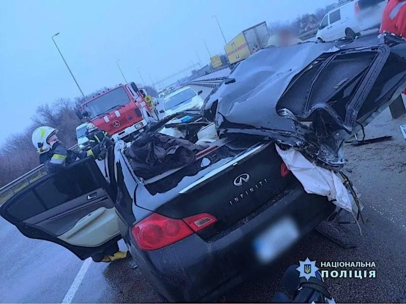infinity-thrown-into-oncoming-traffic-after-hitting-a-truck-a-deadly-triple-accident-on-the-odesa-highway