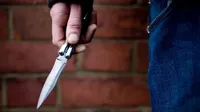 В Черкассах мужчина с ножом напал на школьника и ограбил его