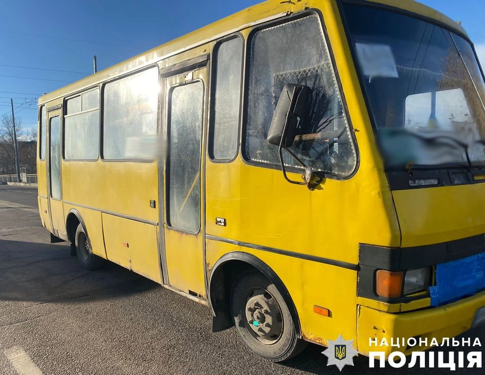 A bus hit a pedestrian in Lviv