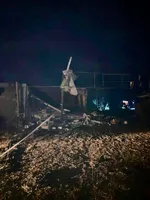 Ракетна атака Запоріжжя: пошкоджені будівля навчального закладу та гаражний кооператив