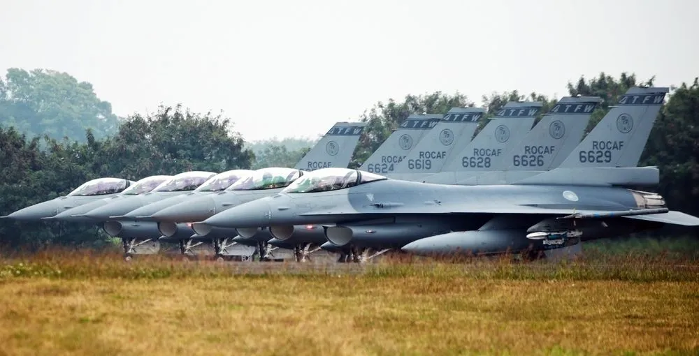 США поставят Тайваню 66 новых истребителей F-16 до конца 2026 года