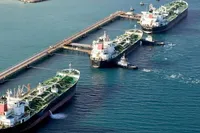 После санкций США танкеры с российской нефтью застряли на пути в Индию - СМИ