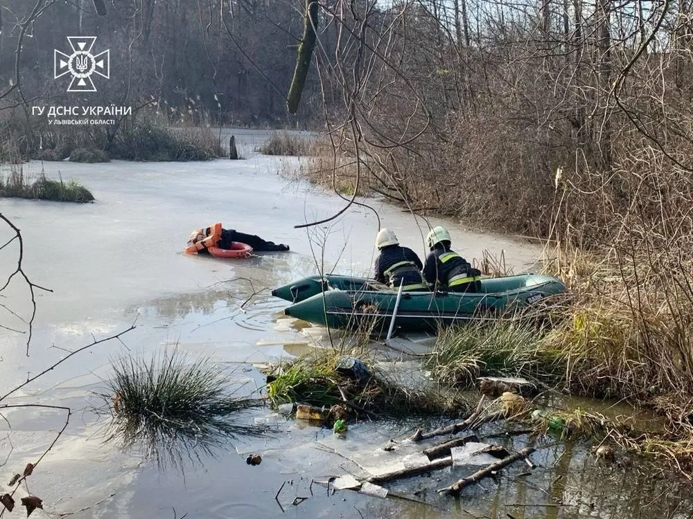 a-girl-stranded-on-a-piece-of-ice-in-the-middle-of-a-lake-in-lviv-region-is-rescued