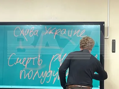 Writing a pro-Ukrainian slogan on the blackboard: Moscow school management fires computer teacher