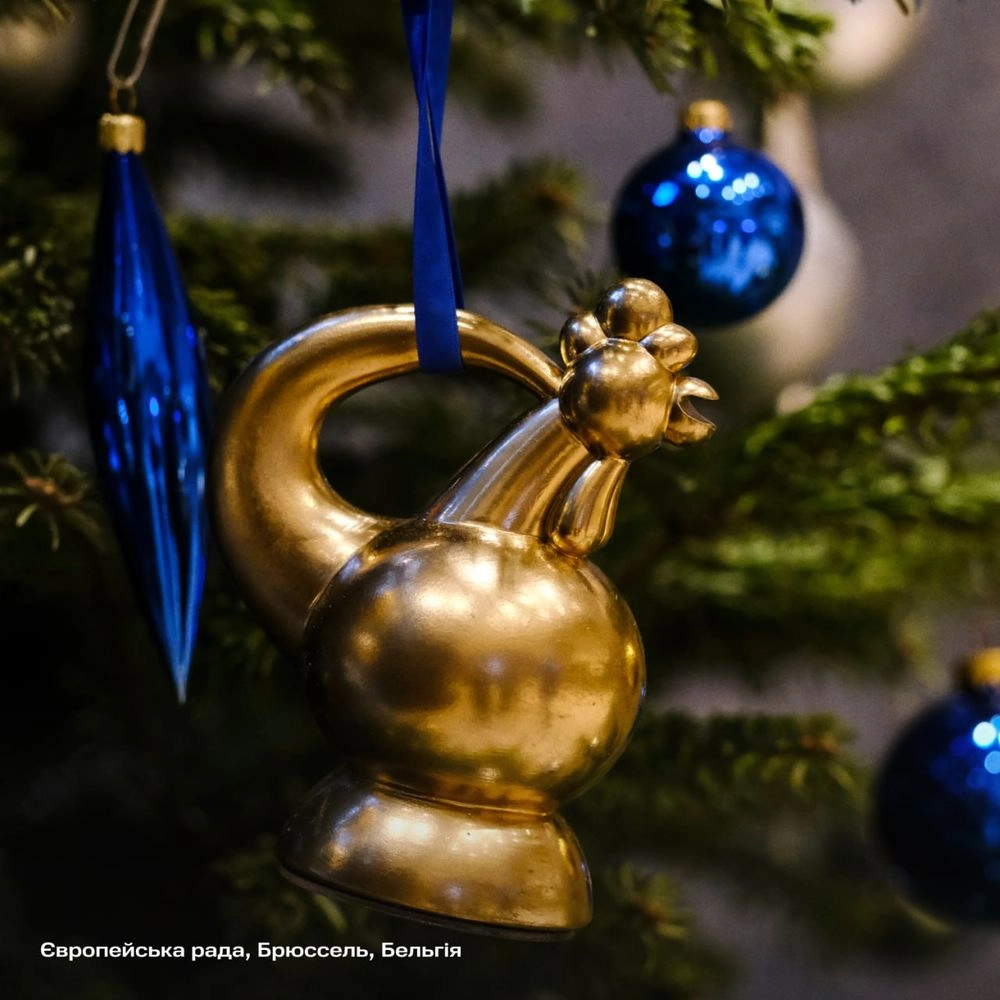 "Петушок из Бородянки" украсил главные елки в европейских столицах