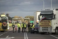 Польща прагне зняти блокаду кордону для українських вантажоперевізників до Різдва