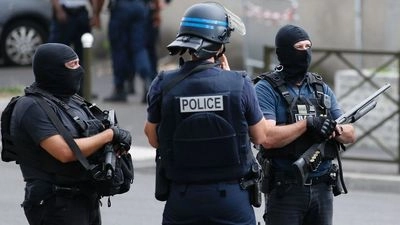 Во время антитеррористической операции на севере Франции арестованы пять человек