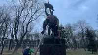 Another soviet monument glorifying the "january uprising" of the bolsheviks is dismantled in Kyiv