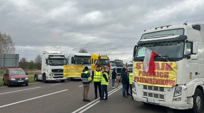 Польские перевозчики продолжат блокаду украинской границы во время Рождества