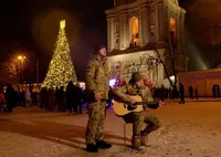 Легендарный "Щедрик" в центре Киева: пограничники накануне Рождества исполнили известную композицию Леонтовича